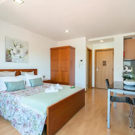 Host Wise - Bright Quiet Flats - Prime Location Appartement Porto Buitenkant foto